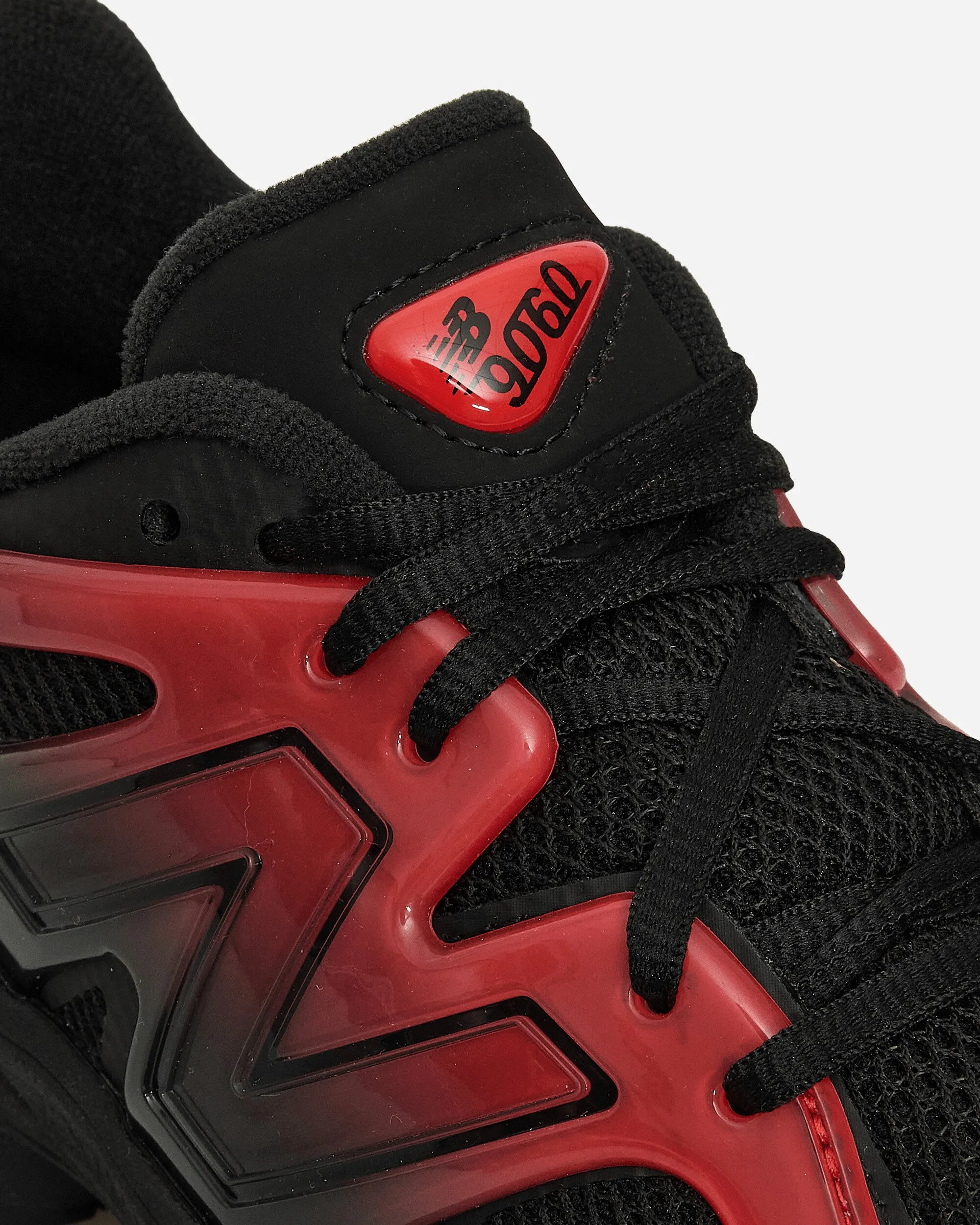 9060 Sneakers in Rot / Schwarz