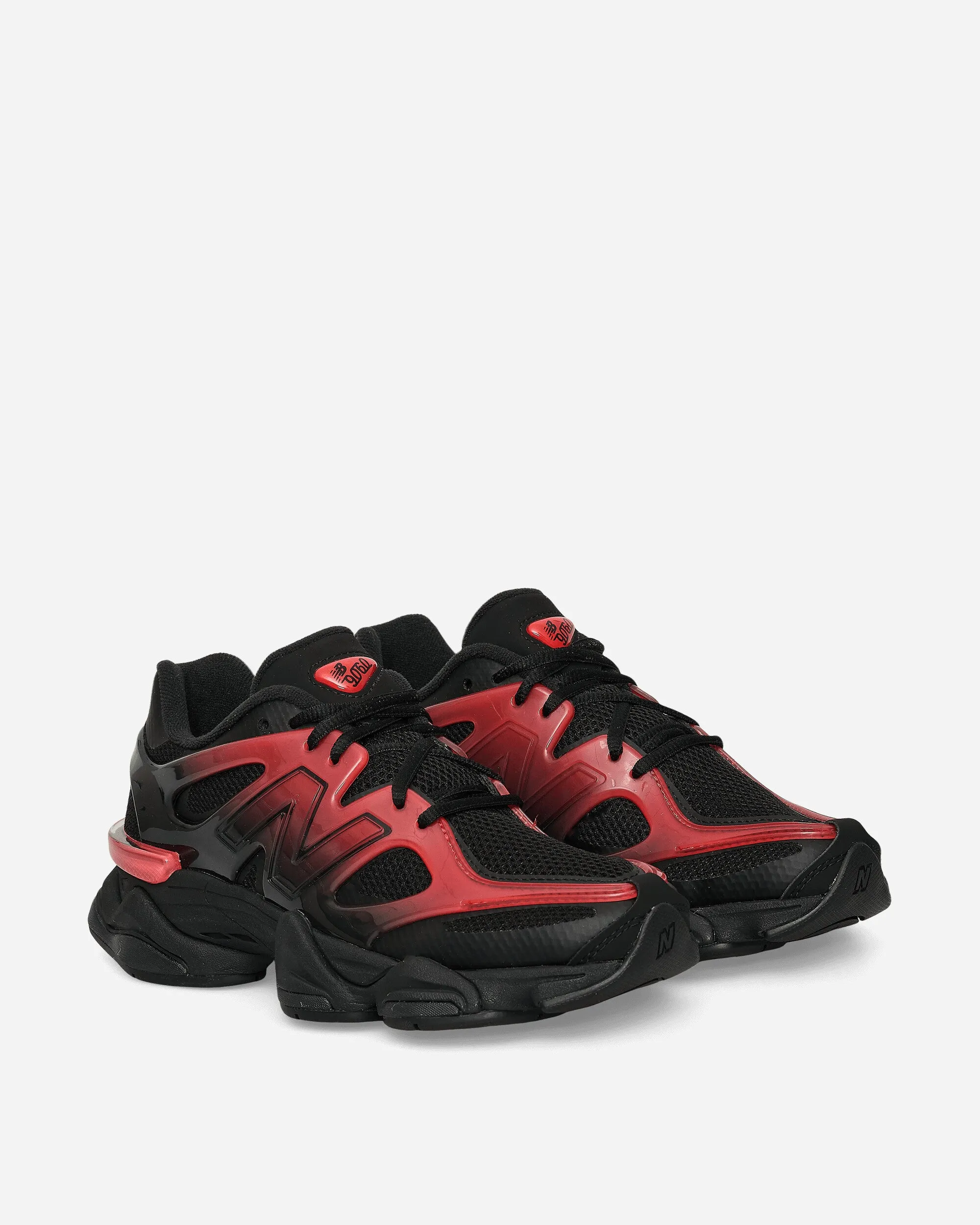 9060 Sneakers in Rot / Schwarz