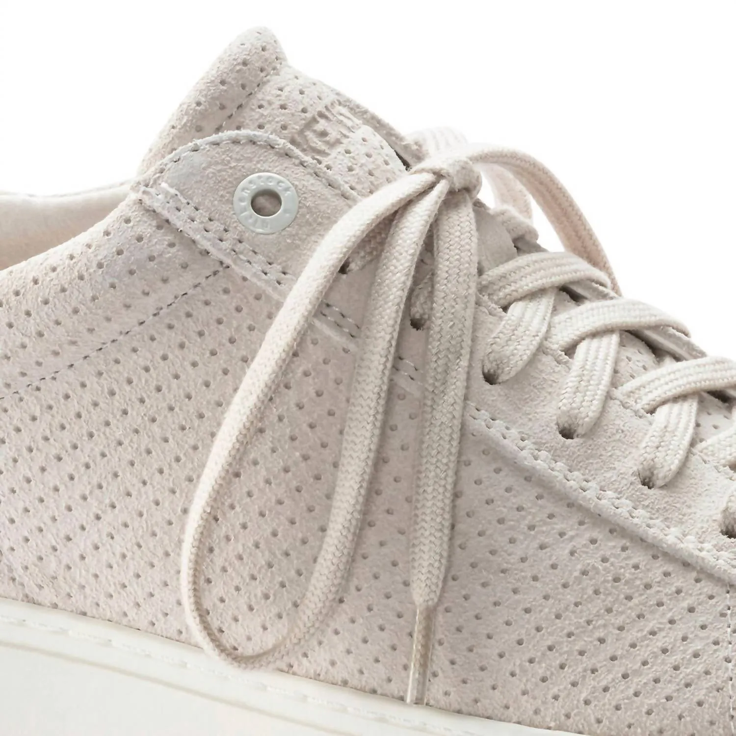 Gebogenes Sneaker-Modell mit geprägtem Panel in Antikweiß