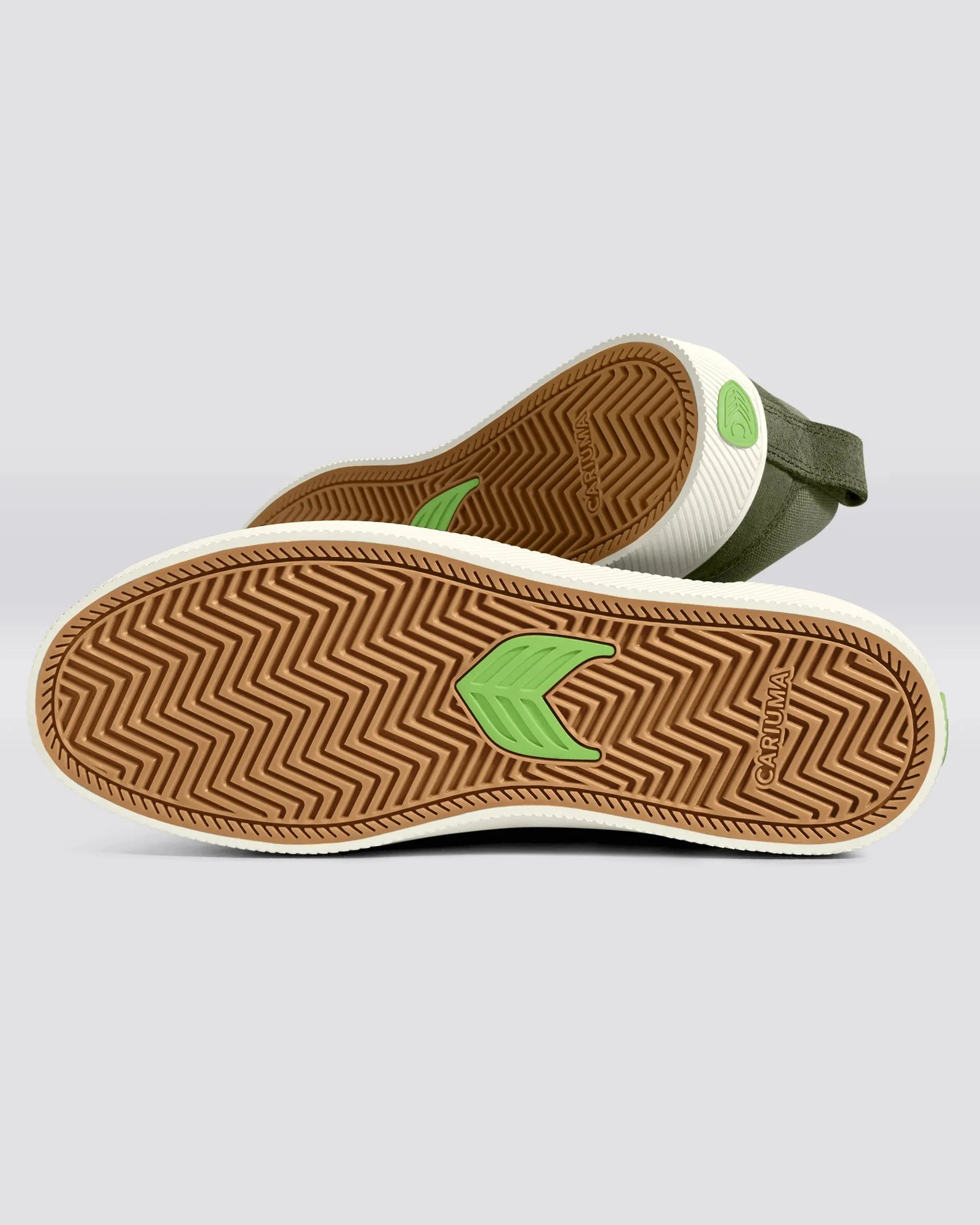 Cariuma Schuhe Slip On Skate Pro Schuhe in Bronze Grün & Tiefes Moos