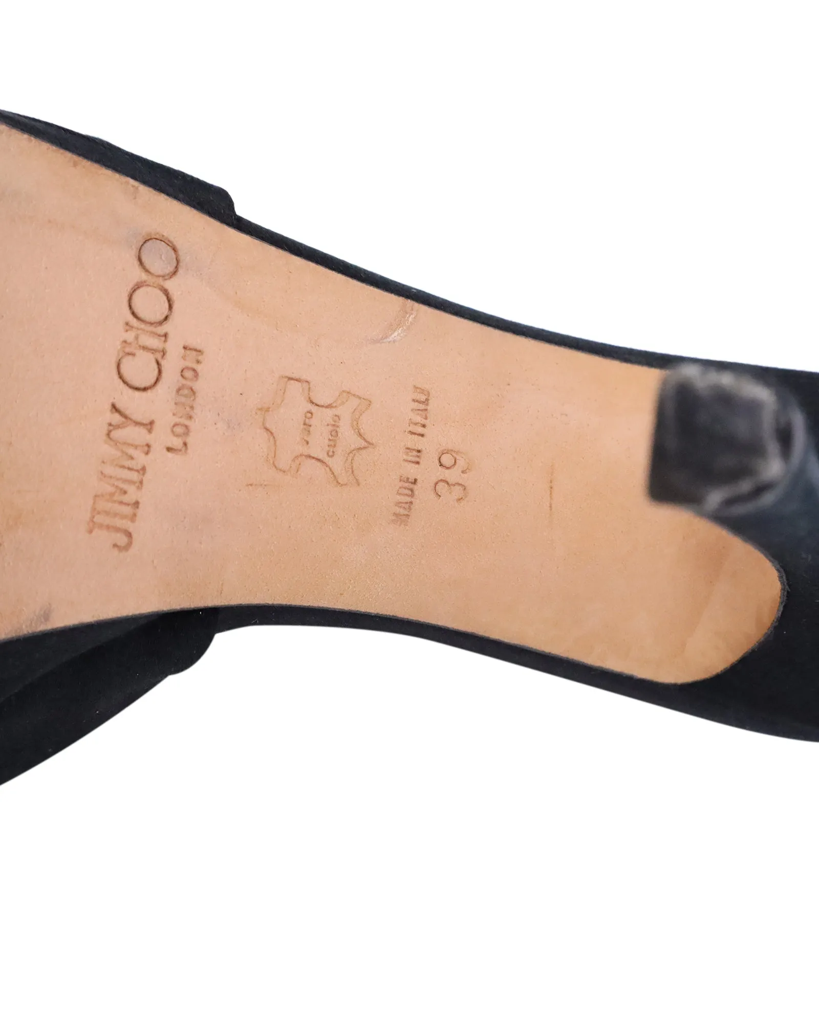 Jimmy Choo Kreuzriemchen-Sandalen in schwarzem Satin