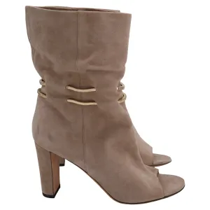 Jimmy Choo Mysen 100 Booties mit offener Spitze und Kettendetail in braunem Wildleder_Jimmy-Choo