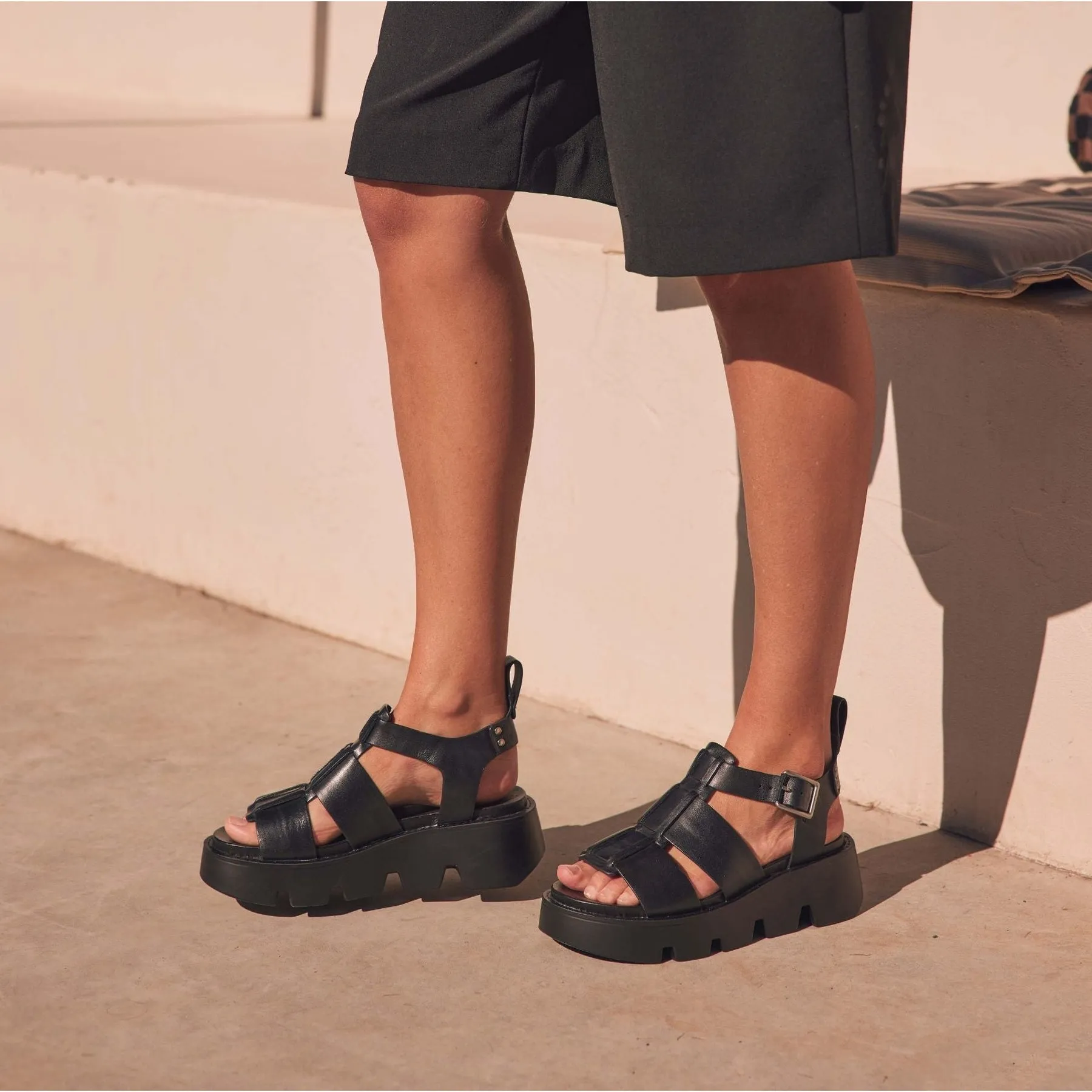 KAILAN LEDER PLATTFORM SANDALEN