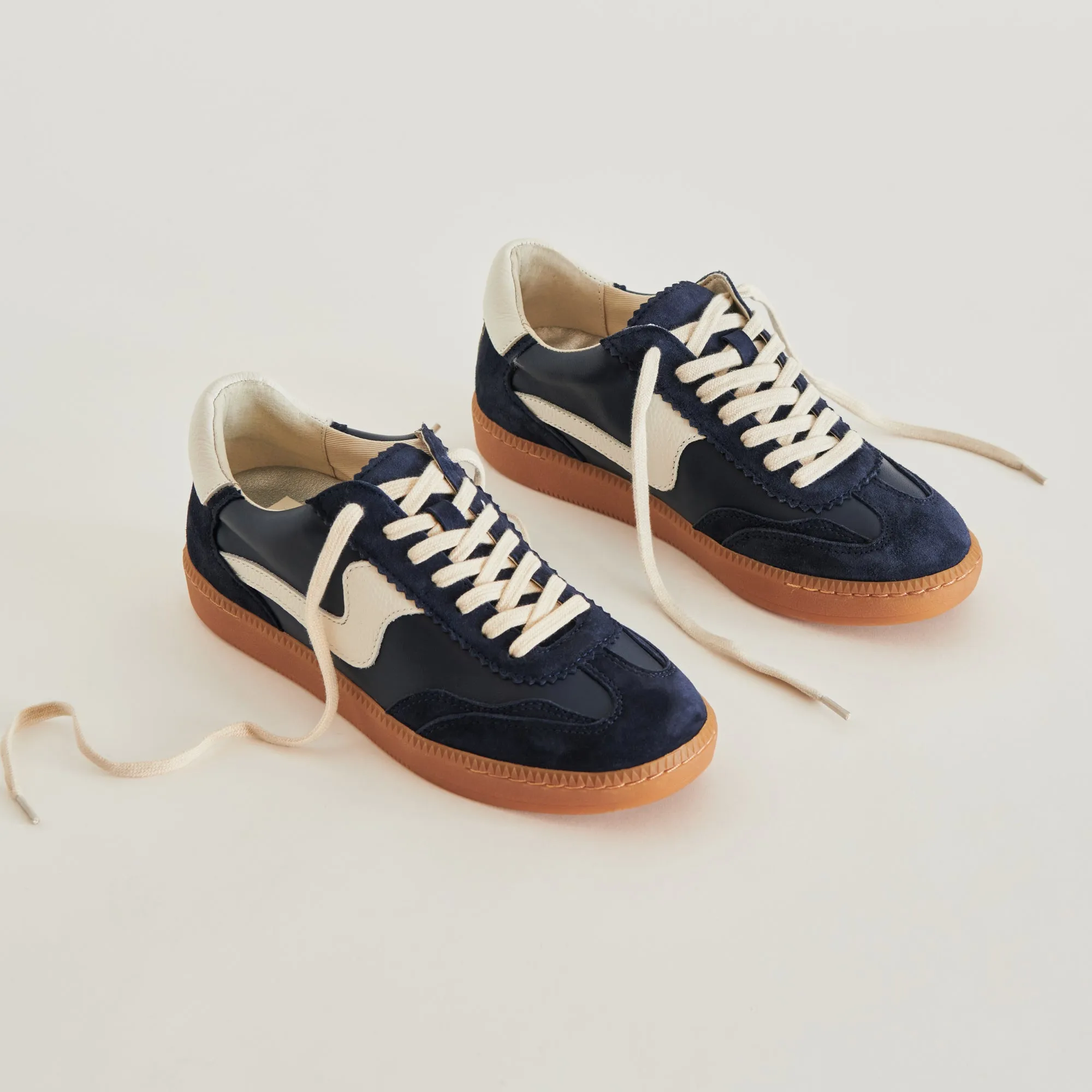 NOTICE SNEAKERS NAVY WILDLEDER