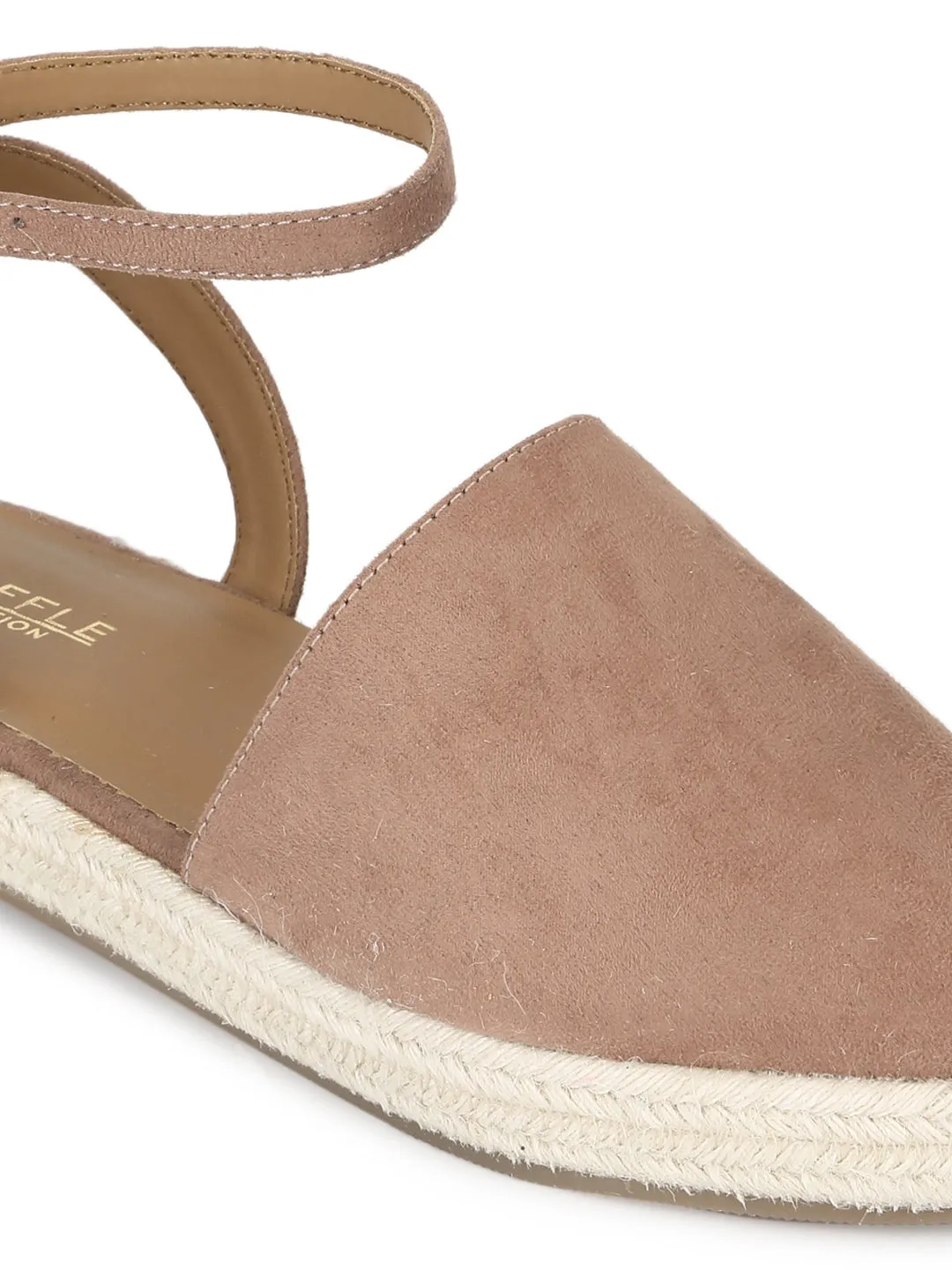 Nackte Mikroflache Espadrille-Sandalen