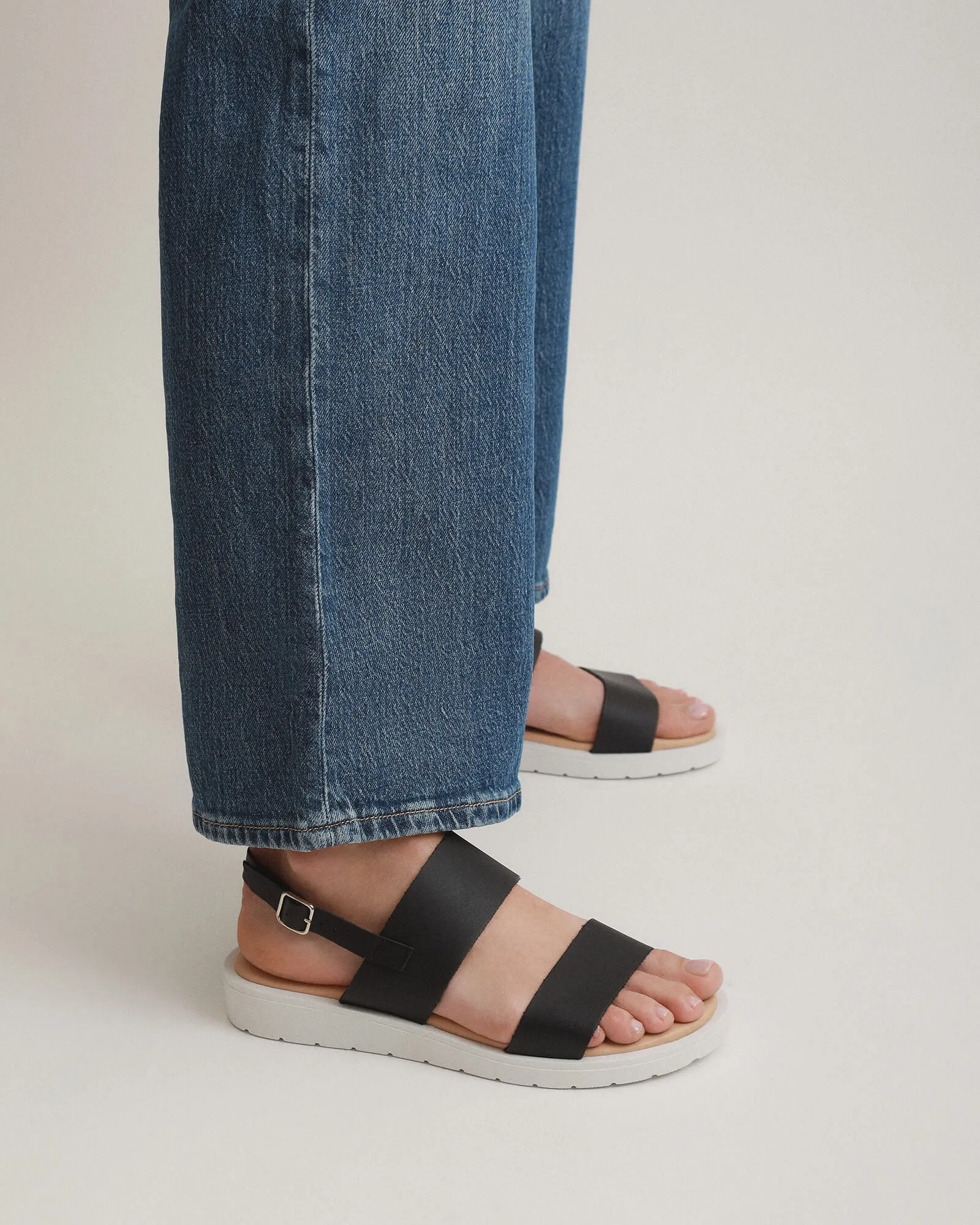 ROSALIE FLACH SANDALEN AUS SCHWARZEM LEDER