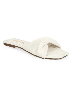 Weiße PU gedrehte Riemchen-Slip-Ons