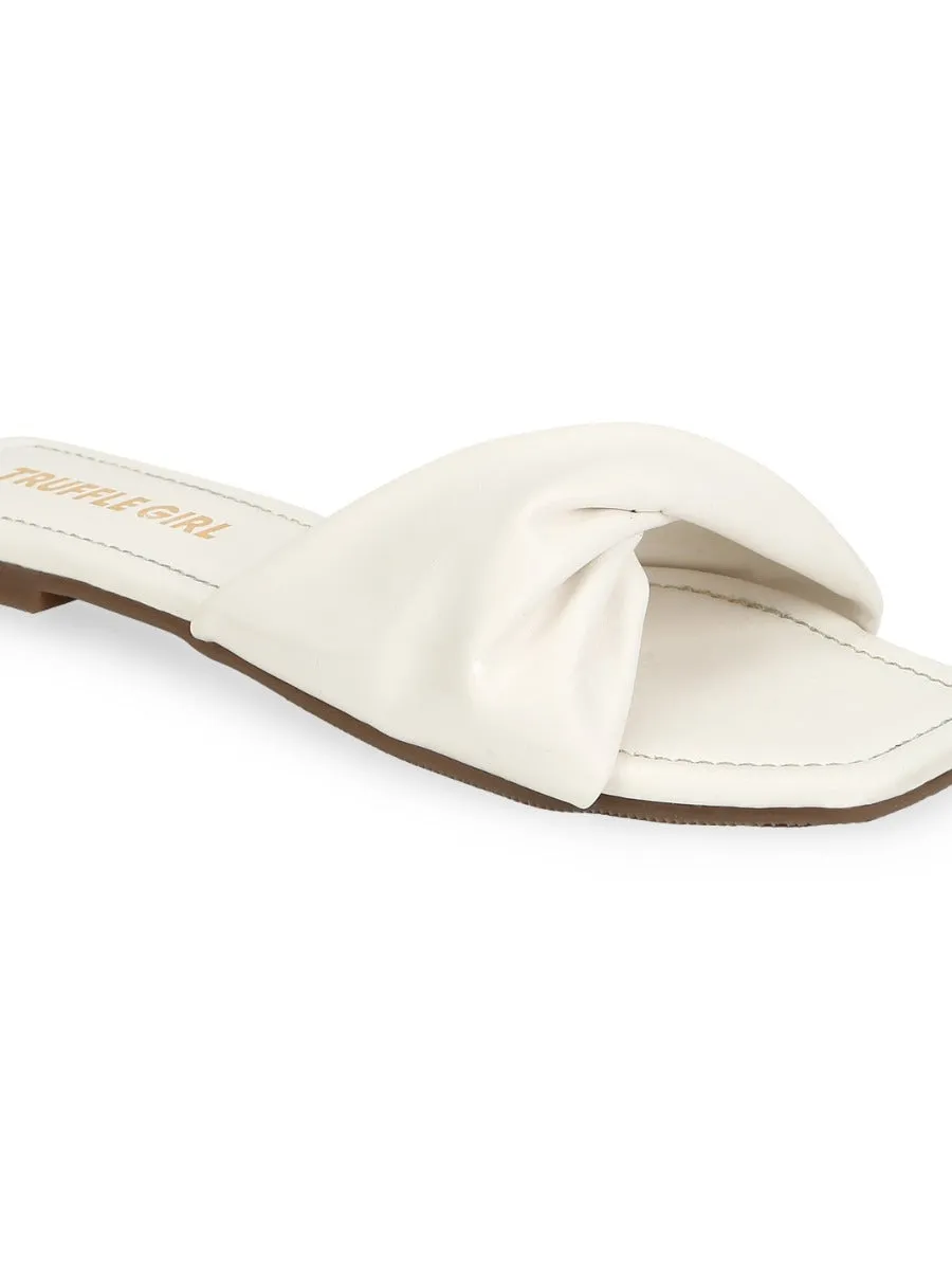 Weiße PU gedrehte Riemchen-Slip-Ons