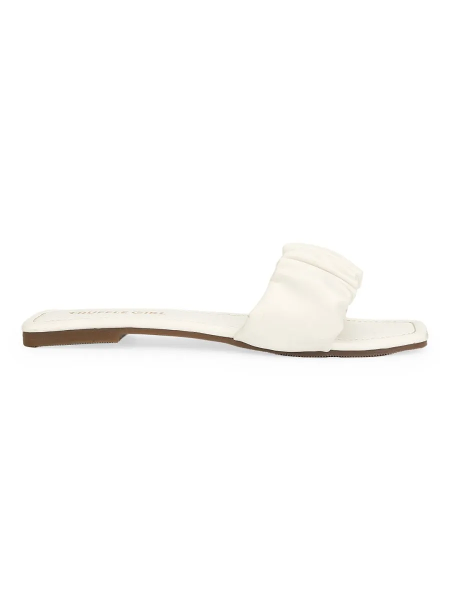 Weiße PU-Riemchen-Slipper mit Knitteroptik