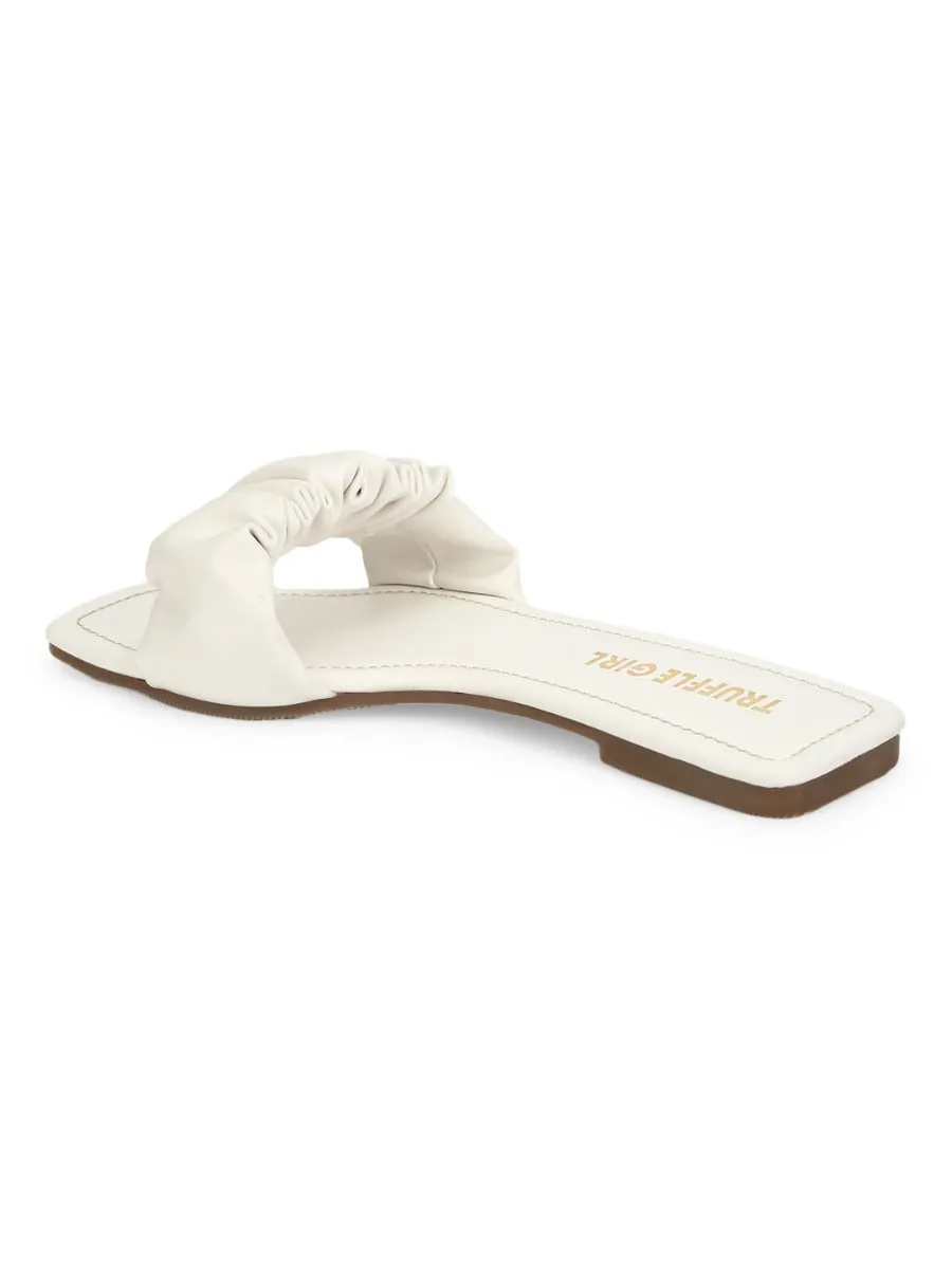 Weiße PU-Riemchen-Slipper mit Knitteroptik