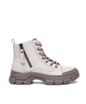 Damenschuhe UGG Stiefel aus Leder im Tallenschritt